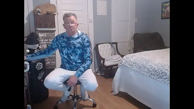 Snapshot of straightinyou chatting on 02.16.25 straightinyou online show from 02.16.25