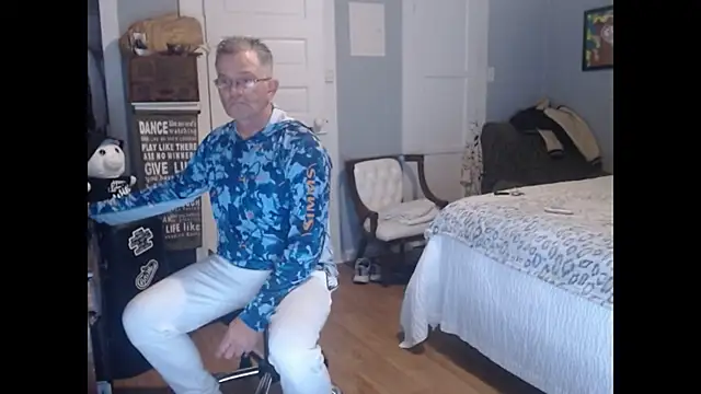 Snapshot of straightinyou chatting on 02.16.25 straightinyou online show from 02.16.25