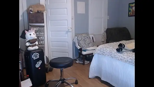 Snapshot of straightinyou chatting on 02.17.25 straightinyou online show from 02.17.25