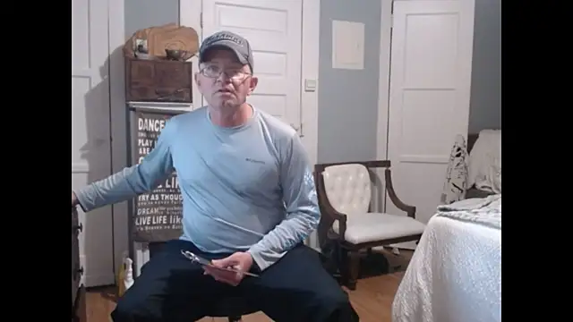 Snapshot of straightinyou chatting on 02.19.25 straightinyou online show from 02.19.25