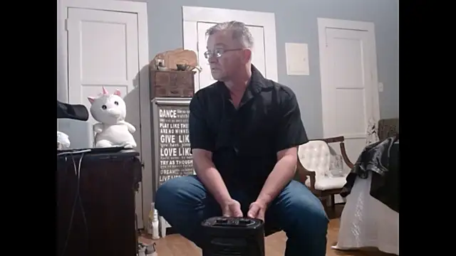 Snapshot of straightinyou chatting on 02.20.25 straightinyou online show from 02.20.25