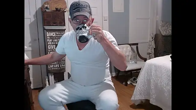 Snapshot of straightinyou chatting on 02.21.25 straightinyou online show from 02.21.25