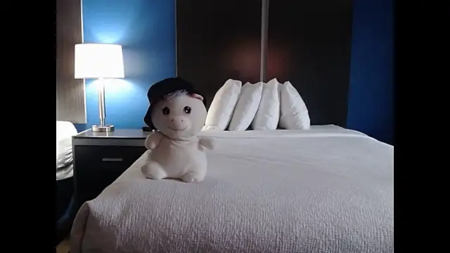 Snapshot of straightinyou chatting on 02.22.25 straightinyou online show from 02.22.25