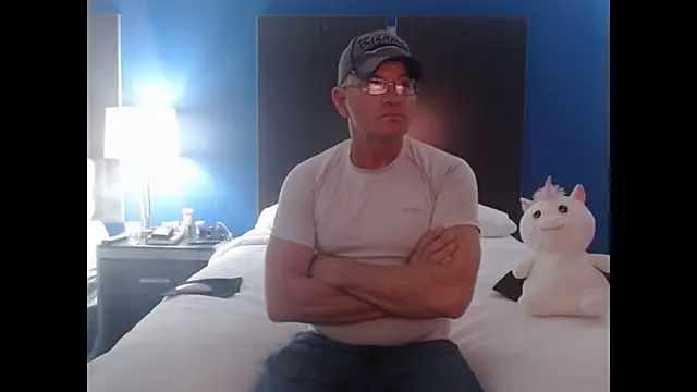 Snapshot of straightinyou chatting on 02.23.25 straightinyou online show from 02.23.25