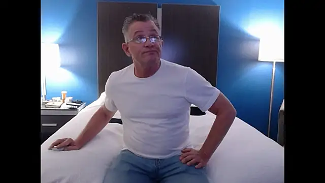 Snapshot of straightinyou chatting on 02.25.25 straightinyou online show from 02.25.25