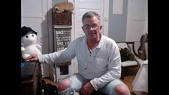 Snapshot of straightinyou chatting on 02.25.25 straightinyou online show from 02.25.25