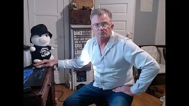 Snapshot of straightinyou chatting on 02.28.25 straightinyou online show from 02.28.25