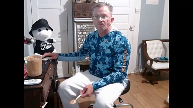 Snapshot of straightinyou chatting on 03.01.25 straightinyou online show from 03.01.25