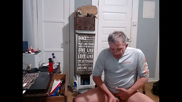 Snapshot of straightinyou chatting on 03.03.25 straightinyou online show from 03.03.25