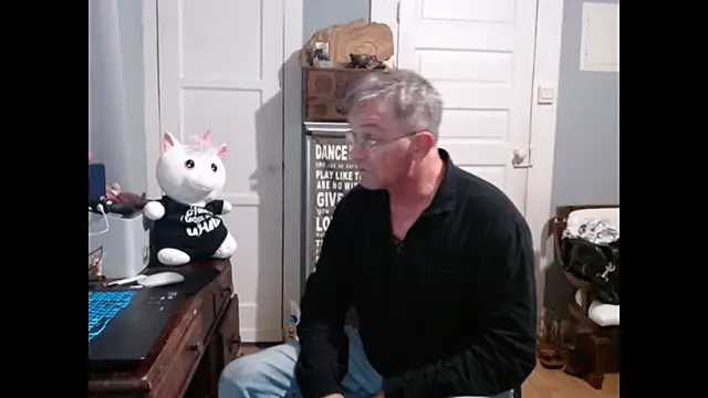 Snapshot of straightinyou chatting on 03.05.25 straightinyou online show from 03.05.25