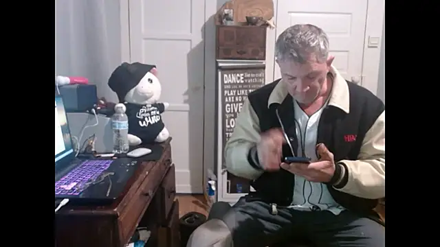 Snapshot of straightinyou chatting on 03.06.25 straightinyou online show from 03.06.25