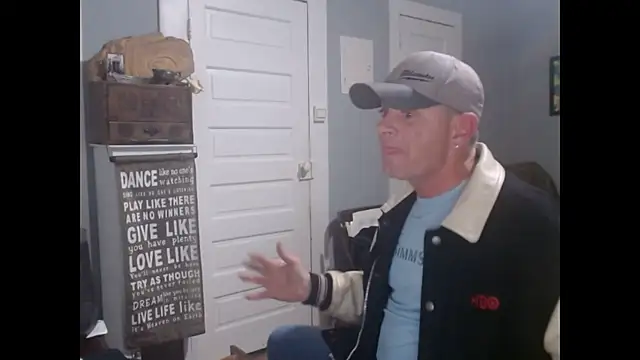 Snapshot of straightinyou chatting on 03.07.25 straightinyou online show from 03.07.25