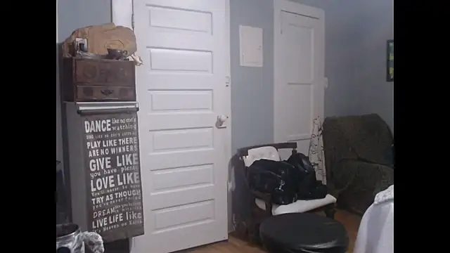 Snapshot of straightinyou chatting on 03.07.25 straightinyou online show from 03.07.25