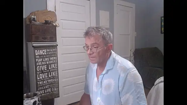 Snapshot of straightinyou chatting on 03.07.25 straightinyou online show from 03.07.25