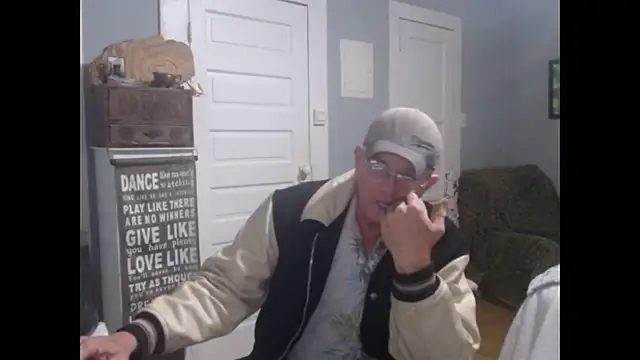 Snapshot of straightinyou chatting on 03.08.25 straightinyou online show from 03.08.25