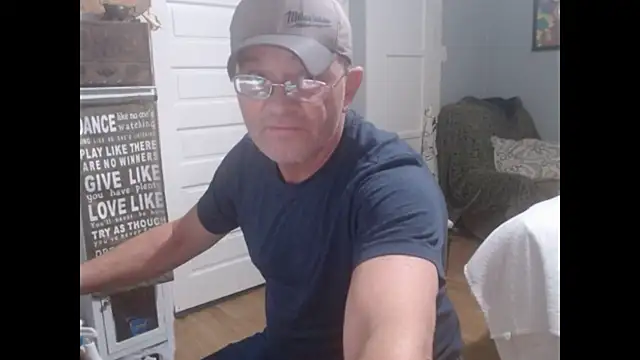 Snapshot of straightinyou chatting on 03.09.25 straightinyou online show from 03.09.25