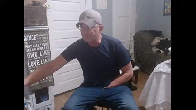 Snapshot of straightinyou chatting on 03.10.25 straightinyou online show from 03.10.25