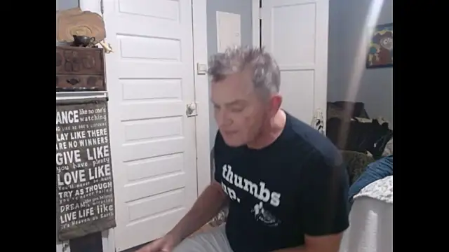 Snapshot of straightinyou chatting on 03.10.25 straightinyou online show from 03.10.25