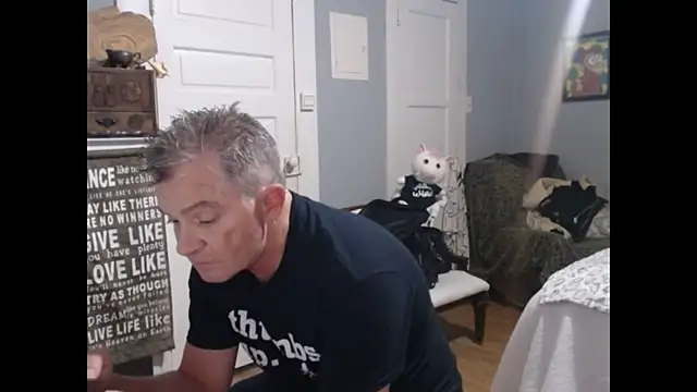 Snapshot of straightinyou chatting on 03.10.25 straightinyou online show from 03.10.25