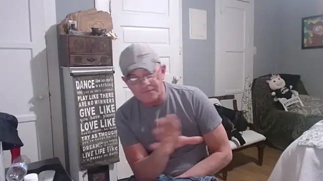 Snapshot of straightinyou chatting on 03.11.25 straightinyou online show from 03.11.25