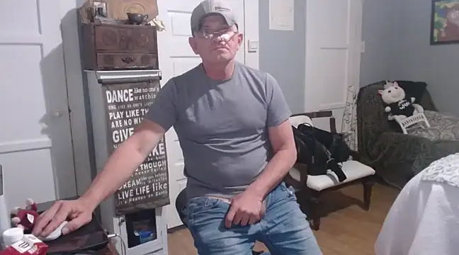 Snapshot of straightinyou chatting on 03.11.25 straightinyou online show from 03.11.25