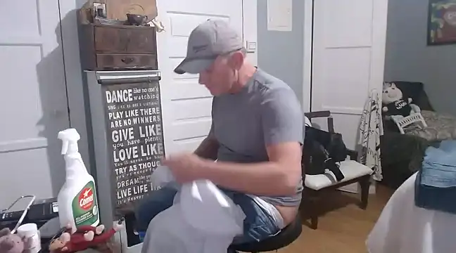 Snapshot of straightinyou chatting on 03.12.25 straightinyou online show from 03.12.25