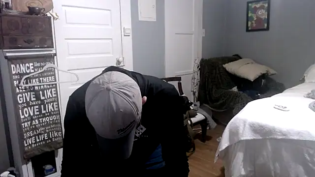 Snapshot of straightinyou chatting on 03.19.25 straightinyou online show from 03.19.25