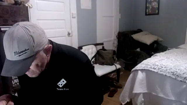 Snapshot of straightinyou chatting on 03.19.25 straightinyou online show from 03.19.25