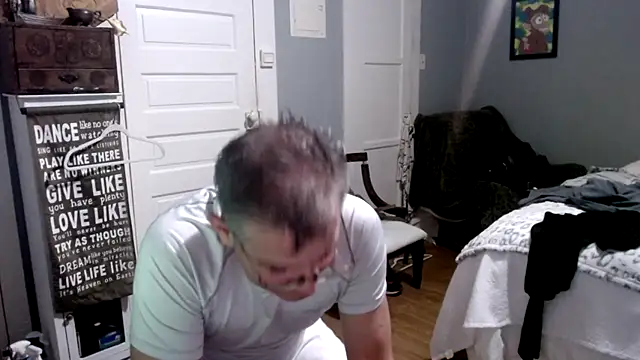 Snapshot of straightinyou chatting on 03.20.25 straightinyou online show from 03.20.25