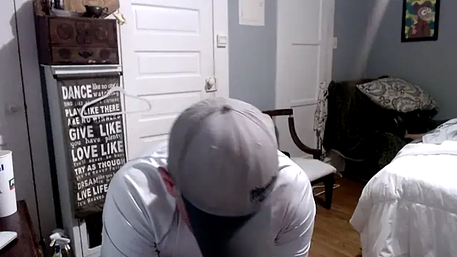 Snapshot of straightinyou chatting on 03.20.25 straightinyou online show from 03.20.25