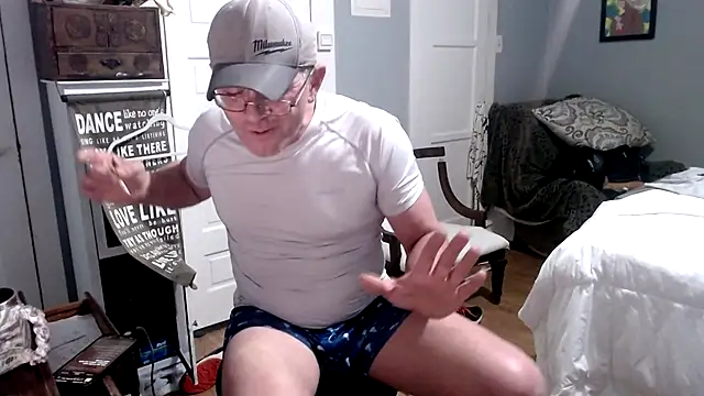 Snapshot of straightinyou chatting on 03.21.25 straightinyou online show from 03.21.25