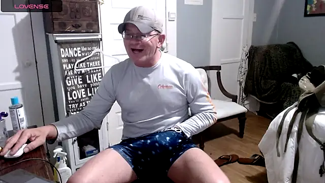 Snapshot of straightinyou chatting on 03.22.25 straightinyou online show from 03.22.25