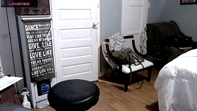 Snapshot of straightinyou chatting on 03.23.25 straightinyou online show from 03.23.25