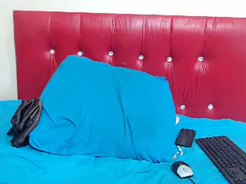 Snapshot of NaughtyKelly28 chatting on 03.19.25 NaughtyKelly28 online show from 03.19.25