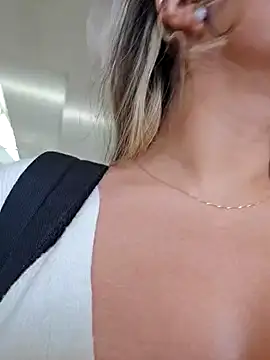 Snapshot of Karen_San_Miguel chatting on 01.21.25 Karen San Miguel online show from 01.21.25