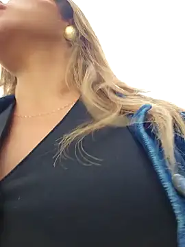 Snapshot of Karen_San_Miguel chatting on 10.26.25 Karen San Miguel online show from 10.26.25