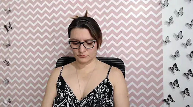 Amie Adams82  online show from 02.03.25