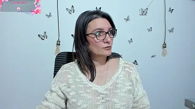 Amie Adams82  online show from 12.02.25