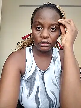 Snapshot of Africancaramel-45 chatting on 10.28.25 Africancaramel-45 online show from 10.28.25