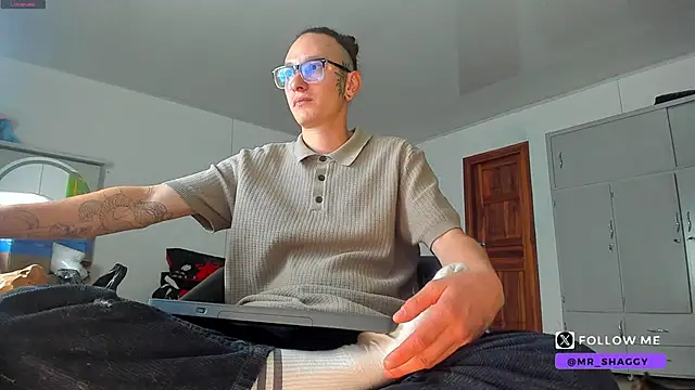 Snapshot of MrShaggy chatting on 05.18.26 MrShaggy online show from 05.18.26