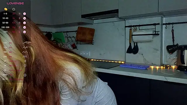 Snapshot of excited-kristi chatting on 12.19.24 excited-kristi online show from 12.19.24