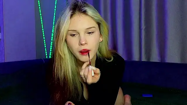 Snapshot of excited-kristi chatting on 12.23.24 excited-kristi online show from 12.23.24