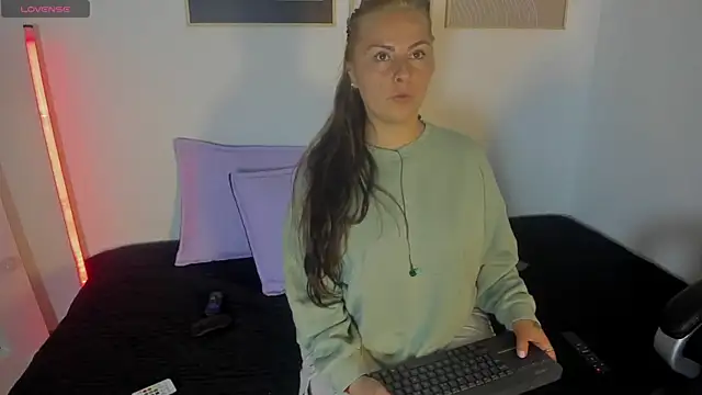 brandy sweet  online show from 10.15.25