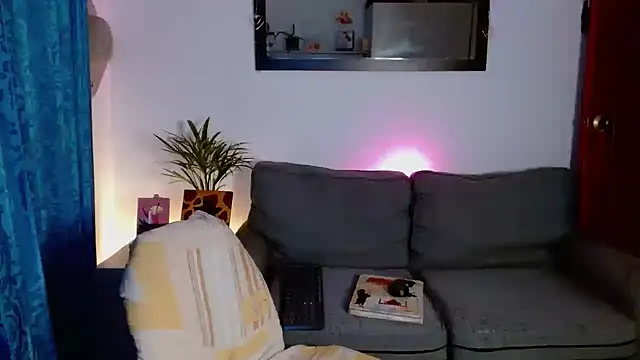 Snapshot of Nicole_white_11 chatting on 09.18.25 Nicole white 11 online show from 09.18.25