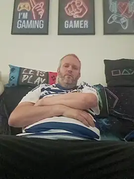 ShyBoy1982 online show from 10.19.25