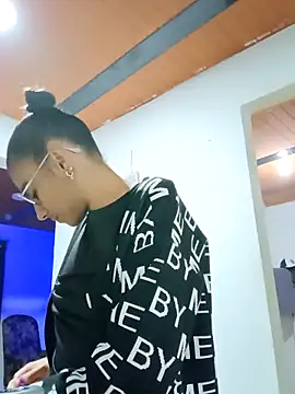 Leslly  online show from 04.25.26