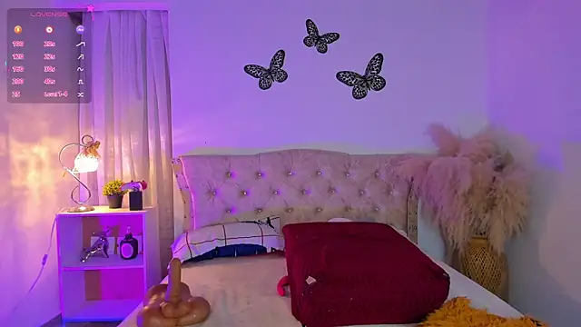 Sarahballiston  online show from 10.15.25