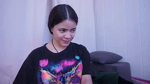 Snapshot of Feetgirl01 chatting on 12.21.24 Feetgirl01 online show from 12.21.24