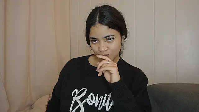 Snapshot of Feetgirl01 chatting on 02.28.25 Feetgirl01 online show from 02.28.25