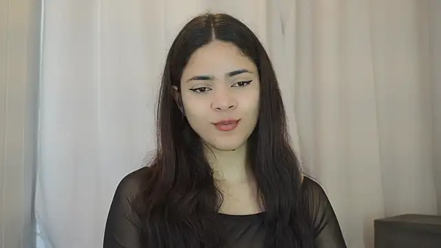 Snapshot of Feetgirl01 chatting on 03.16.25 Feetgirl01 online show from 03.16.25